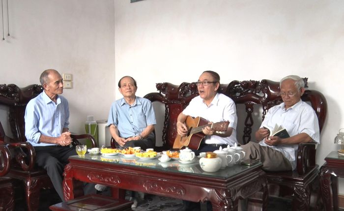 Nhà LLPB Trịnh Vĩnh Đức cùng bạn bè văn chương