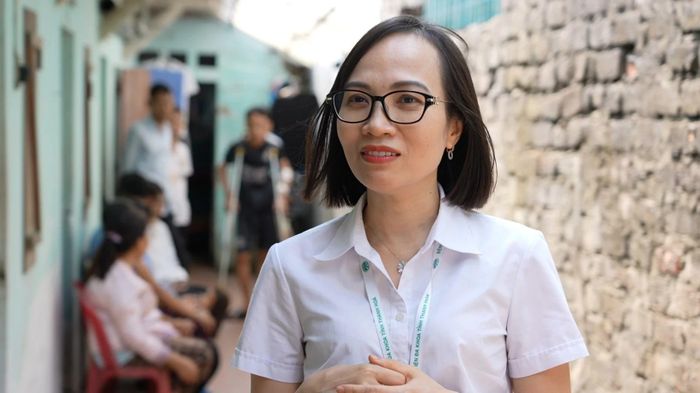 Chị Nguyễn Thị Hồng Nhung (cán bộ phòng công tác xã hội, bệnh viện Đa khoa tỉnh) chia sẻ về “Xóm chạy thận”