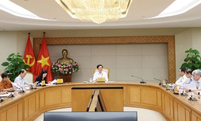 Phó Thủ tướng Hồ Quốc Dũng giao Bộ Nông nghiệp và Môi trường tiến hành đàm phán Hợp đồng mua bán giảm phát thải với Tổ chức tăng cường tài chính lâm nghiệp ngay trong tháng 6/2026, sau khi Nghị định quy định về dịch vụ hấp thụ và lưu giữ carbon của rừng được ban hành. Ảnh: VGP
