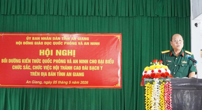 Đại tá Nguyễn Thành Ân, Phó Chỉ huy trưởng Bộ Chỉ huy Quân sự tỉnh An Giang phát biểu khai mạc hội nghị.