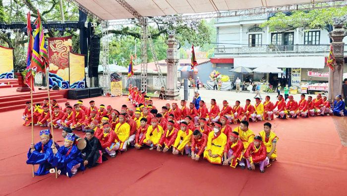 Màn xếp chữ "Thái" trong "Thiên hạ thái bình".
