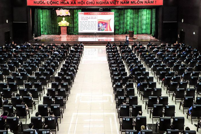 Cán bộ, đảng viên Đảng bộ thành phố Đà Nẵng học tập Nghị quyết Đại hội lần thứ XIV của Đảng. Ảnh AN NHIÊN