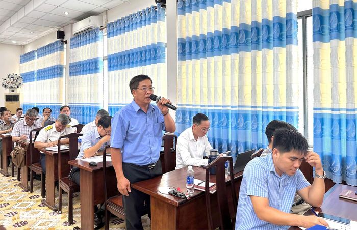 Cử tri phát biểu ý kiến tại hội nghị. Ảnh: Đoàn ĐBQH thành phố