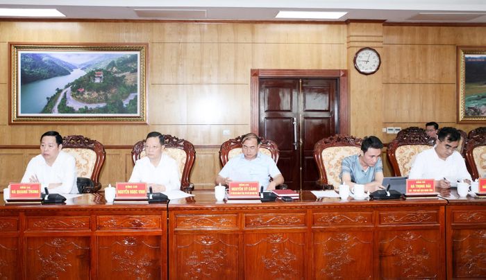Đại biểu dự họp. 