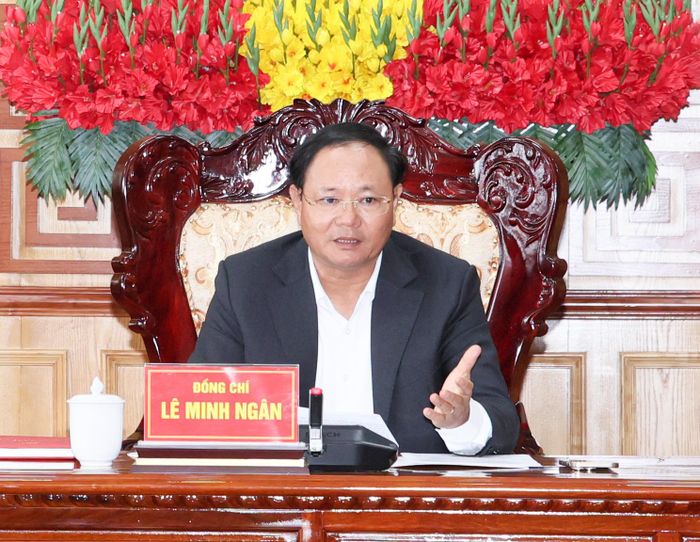 Đồng chí Lê Minh Ngân - Ủy viên Ban Chấp hành Trung ương Đảng, Bí thư Tỉnh ủy, Chủ tịch HĐND tỉnh phát biểu kết luận cuộc họp. 