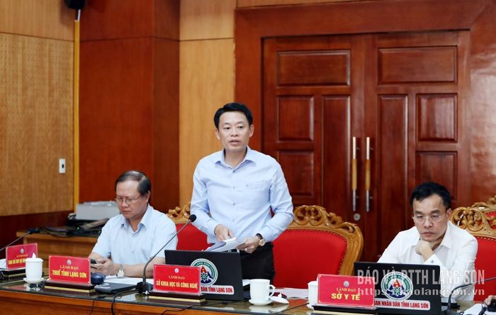 Lãnh đạo Sở Khoa học và Công nghệ báo cáo về công tác phối hợp triển khai các trường dữ liệu quản lý các hoạt động trong khu vực cửa khẩu 