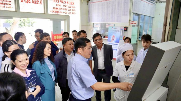 Lãnh đạo Sở Y tế kiểm tra việc thực hiện EMR tại Trung tâm Y tế khu vực Đức Trọng