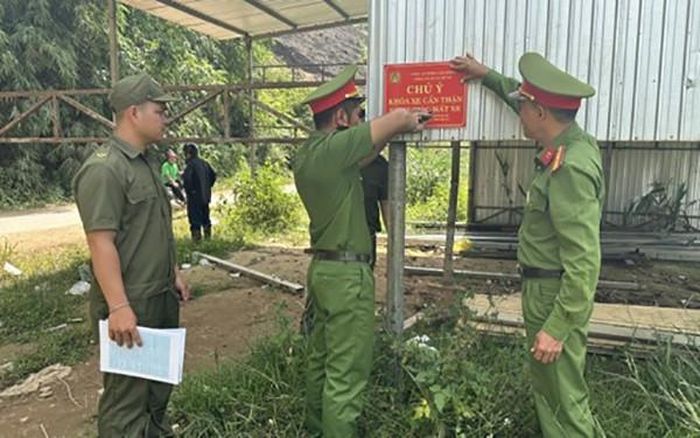 Công an xã Tà Đùng gắn biển cảnh báo bảo vệ tài sản