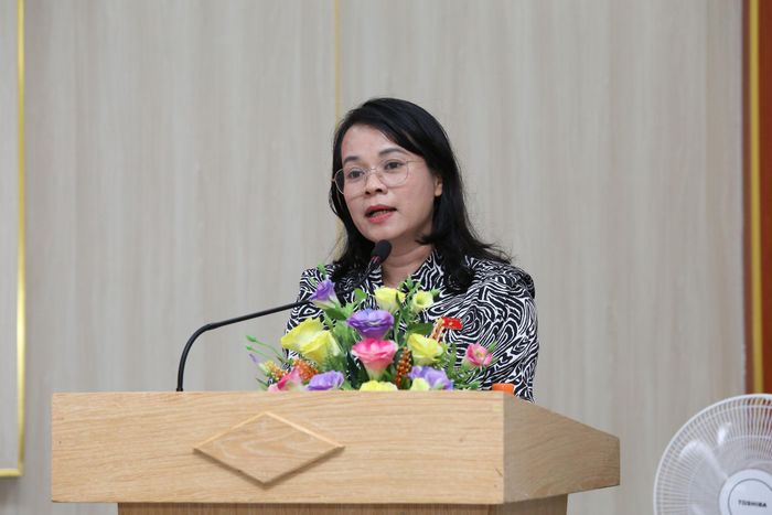 Đại biểu Phạm Thị Hồng Yến phát biểu tại hội nghị