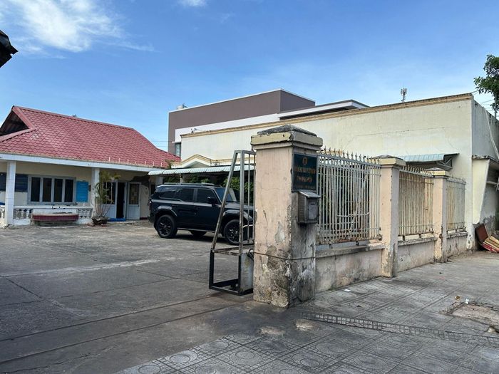 Một trong những trụ sở cũ chờ bàn giao
