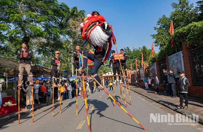 Đội cà kheo xã Hải Xuân biểu diễn tại Lễ hội Bún, Phở năm 2025. Ảnh: Viết Dư