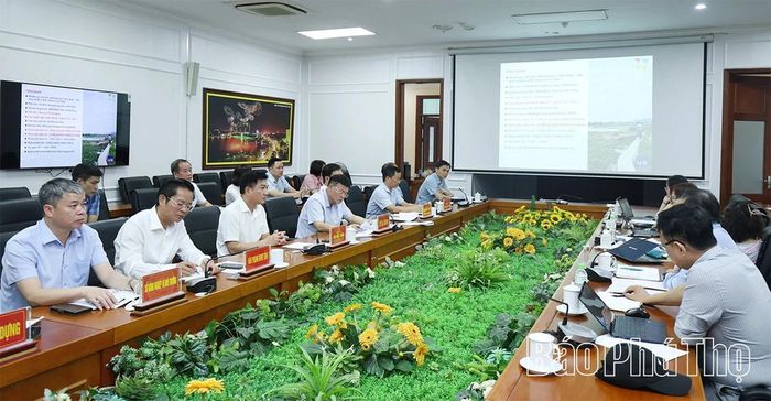 Quang cảnh buổi làm việc.
