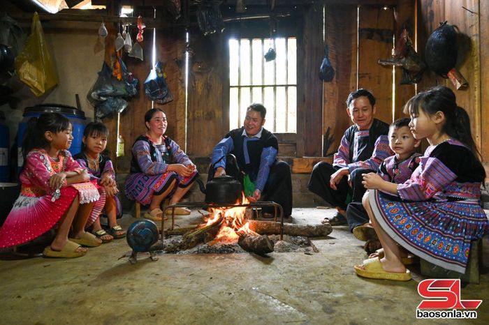 Ban Quản lý bản vận động nhân dân xây dựng đời sống văn hóa.
