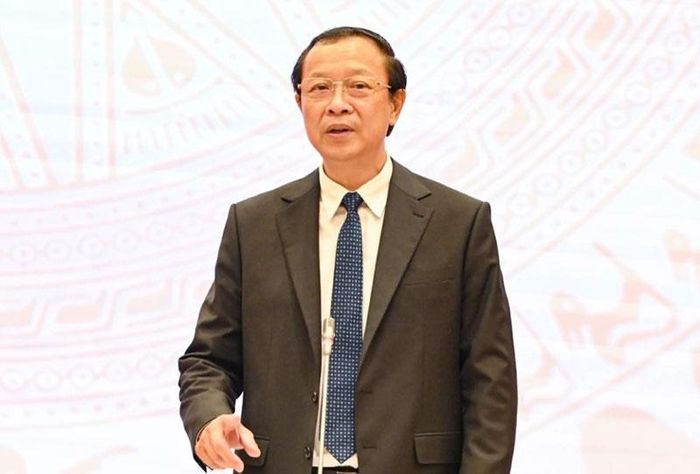 Thứ trưởng Bộ Giáo dục và Đào tạo Phạm Ngọc Thưởng thông tin về chủ trương thống nhất một bộ sách giáo khoa dùng chung trên toàn quốc.