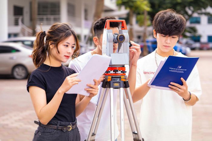 Lần đầu Bộ GD&ĐT ban hành chuẩn đào tạo đại học ngành đường sắt, tăng yêu cầu về công nghệ và gắn kết doanh nghiệp (Ảnh: Trường Đại học Xây dựng Hà Nội).