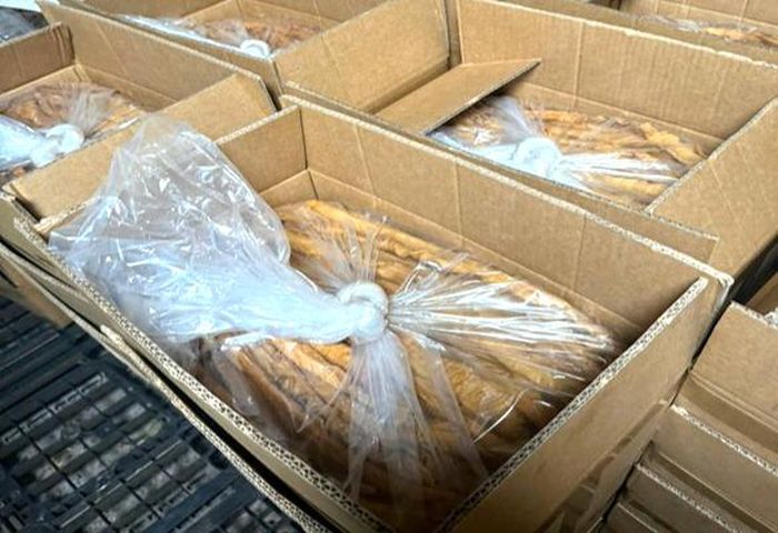 292 thùng (2.920kg) lòng lợn sấy khô không rõ nguồn gốc xuất xứ, bốc mùi hôi thối chuẩn bị tuồn ra thị trường bị cơ quan chức năng tịch thu và tiêu hủy. (Ảnh: Công an tỉnh Quảng Ninh)