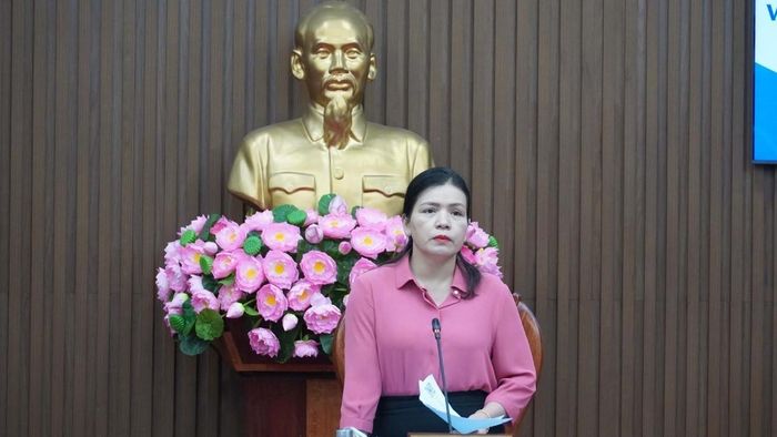 Bà Y Ngọc - Ủy viên Ban thường vụ, Phó Chủ tịch Thường trực UBND tỉnh phát biểu chỉ đạo cuộc họp. Ảnh: Ái Kiều