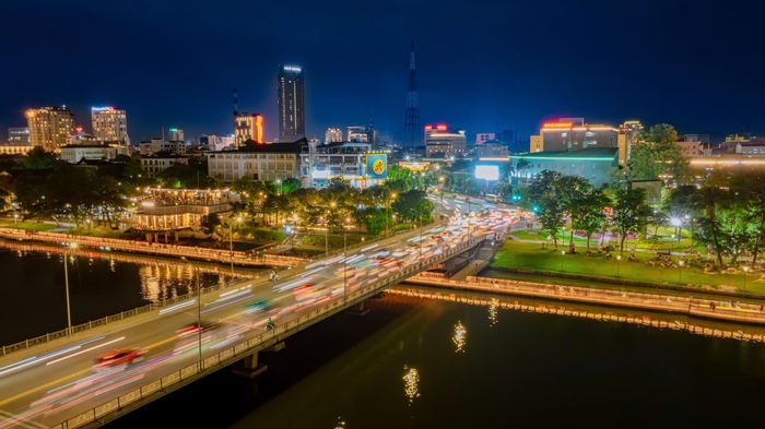 Thành phố Huế cam kết tiếp tục ưu tiên nguồn lực đầu tư hoàn thiện kết cấu hạ tầng du lịch. Ảnh: HL