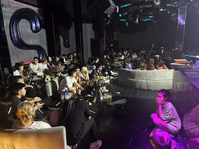 Công an TP Hà Nội tiến hành kiểm tra hành chính cơ sở kinh doanh Lounge Gas Remix (Số 2 Trung Phụng, phường Văn Miếu – Quốc Tử Giám)