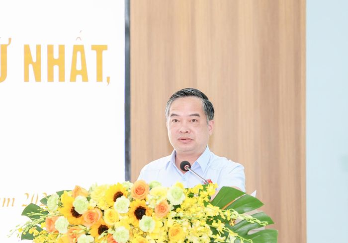 Giám đốc Công an tỉnh, Thiếu tướng Nguyễn Hữu Phước báo cáo cử tri kết quả nổi bật của Kỳ họp thứ Nhất, Quốc hội khóa XVI