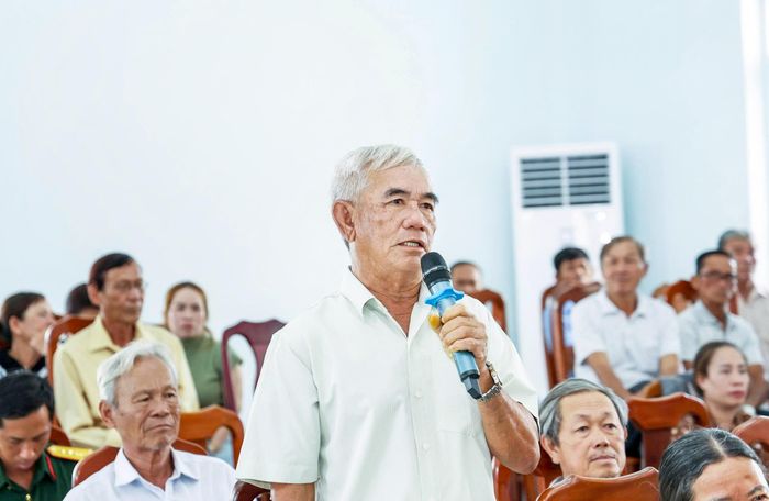 Cử tri phát biểu ý kiến