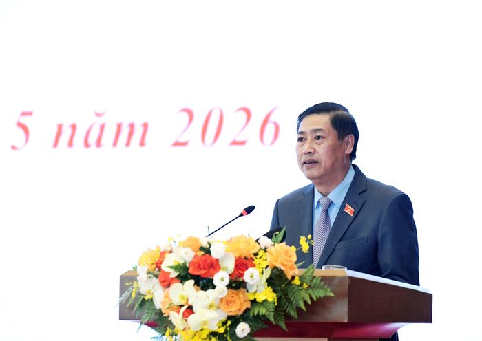 Chủ nhiệm Ủy ban Công tác đại biểu Nguyễn Hữu Đông báo cáo tại Hội nghị