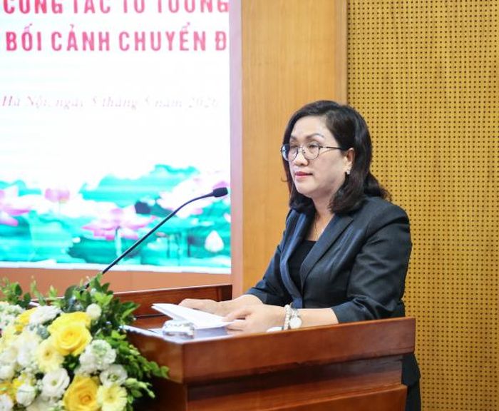 Phó Trưởng Ban Tuyên giáo và Dân vận Trung ương Đinh Thị Mai phát biểu tại hội thảo.