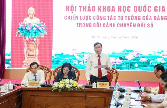Chủ tịch Viện Hàn lâm Khoa học xã hội Việt Nam Lê Văn Lợi phát biểu tại hội thảo.