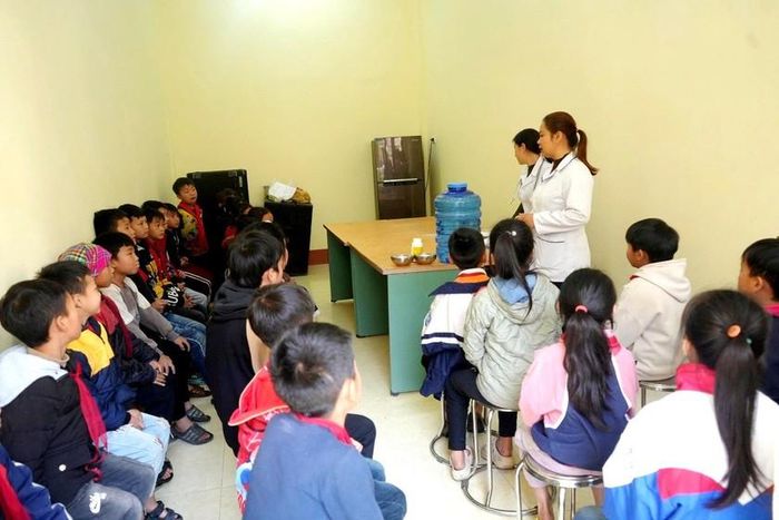Xã Tả Van đề ra mục tiêu 95% học sinh tiểu học ở địa phương được uống thuốc tẩy ký sinh trùng đường ruột định kỳ, nhằm bảo vệ sức khỏe và bảo đảm sự phát triển toàn diện của trẻ. Ảnh: TL
