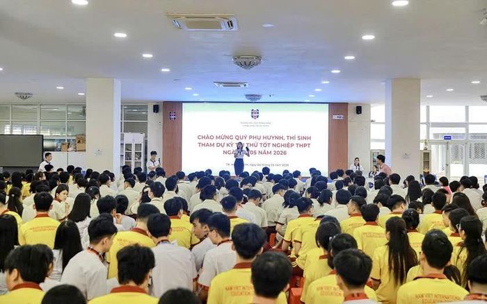 Đại học Ngân hàng Thành phố Hồ Chí Minh tổ chức cho hơn 1.900 học sinh thi thử tốt nghiệp Trung học phổ thông trên máy tính.