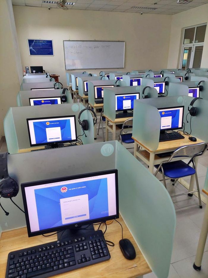 Trường Đại học Ngân hàng Thành phố Hồ Chí Minh chuẩn bị phòng thi thử phục vụ thí sinh.
