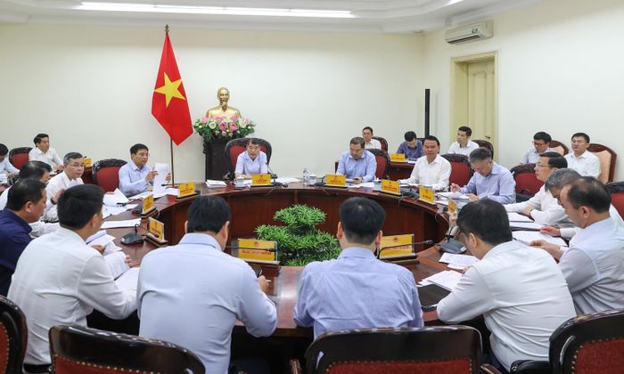Thủ tướng Lê Minh Hưng chủ trì cuộc họp họp kiểm điểm tiến độ triển khai Dự án đầu tư xây dựng Cảng hàng không quốc tế Long Thành giai đoạn 1, sáng 4/5. (Ảnh: VGP)