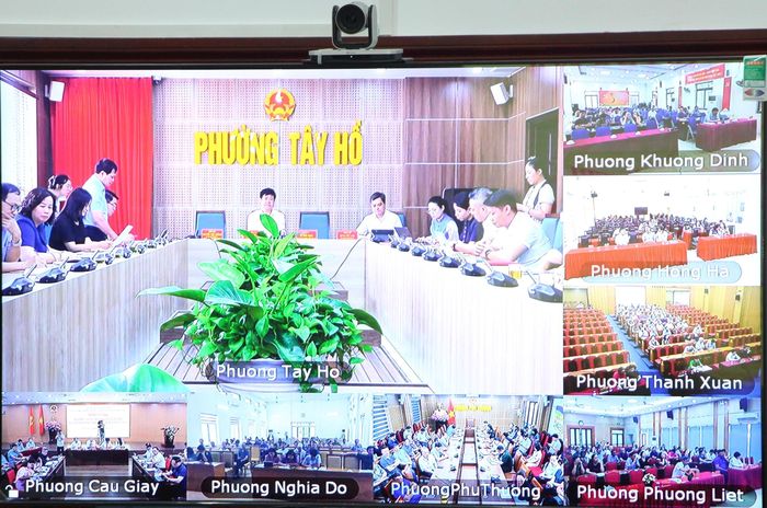 Cử tri tại các điểm cầu trực tuyến phát biểu ý kiến, kiến nghị. Ảnh: MH