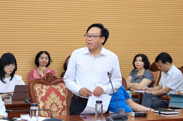 Cử tri phường Từ Liêm phát biểu tại hội nghị. Ảnh: Quang Thái