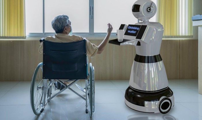 Robot có thể làm các công việc chăm sóc nhưng không thể thay thế được sự đồng cảm của con người. Ảnh: Asianscientist