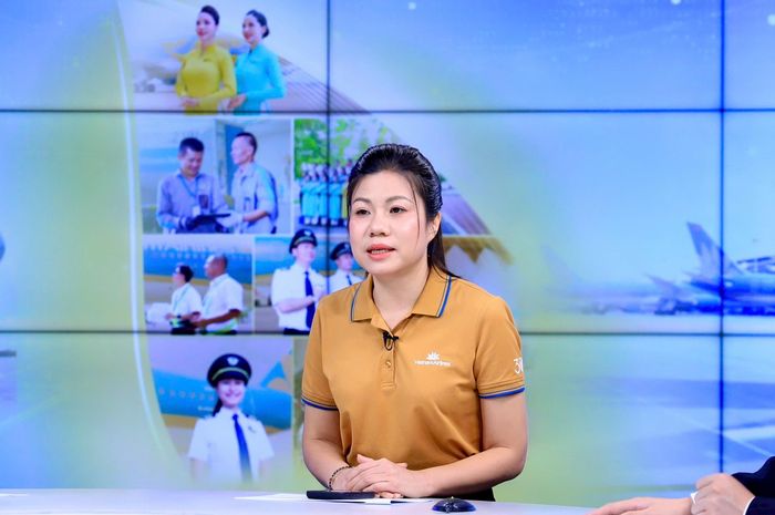 Bà Lại Thu Trang, Trưởng phòng Kế hoạch đường bay, Ban Kế hoạch phát triển, Tổng Công ty Hàng không Việt Nam chia sẻ tại Chương trình. Ảnh: Quang Thái