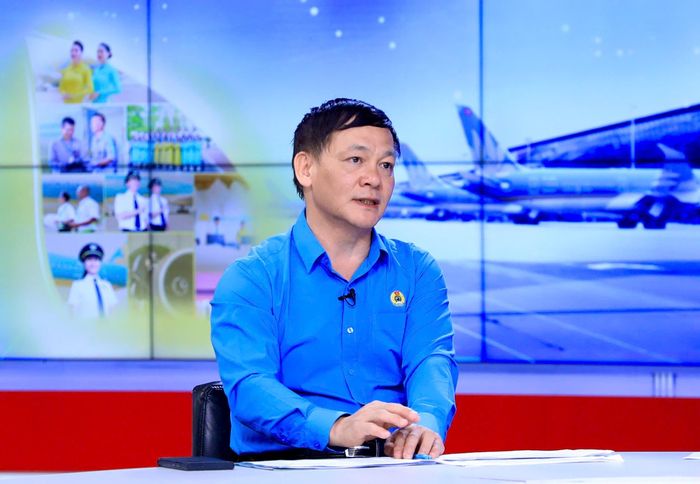 Ông Đào Mạnh Kiên, Chủ tịch Công đoàn Tổng Công ty Hàng không Việt Nam chia sẻ tại Chương trình. Ảnh: Quang Thái