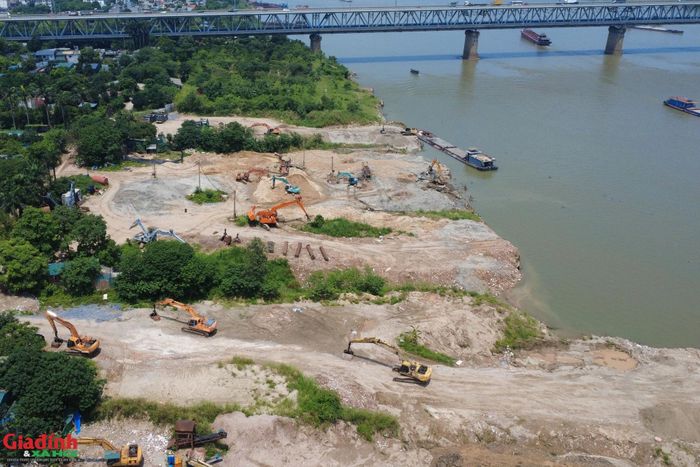 Giai đoạn 2 từ 2030 - 2035 sẽ triển khai đồng bộ hệ thống công viên ven sông (trong đó có công viên tại Phú Thượng) và các khu đô thị đối ứng. Như vậy, theo lộ trình này, khu vực công viên Phú Thượng hiện đang ở những bước đầu của giai đoạn giải phóng mặt bằng và chuẩn bị đầu tư, hướng tới việc hình thành một không gian công cộng hoàn chỉnh trong giai đoạn 2030 - 2035.