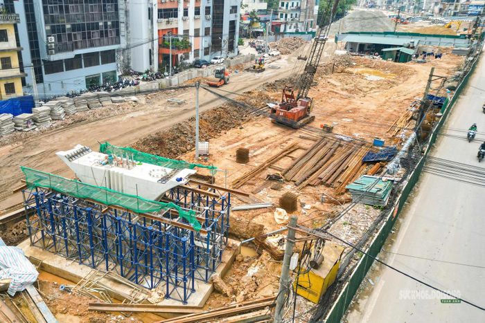 Các hạng mục nền đường, trụ cầu và hệ thống kỹ thuật đang được triển khai cuốn chiếu.