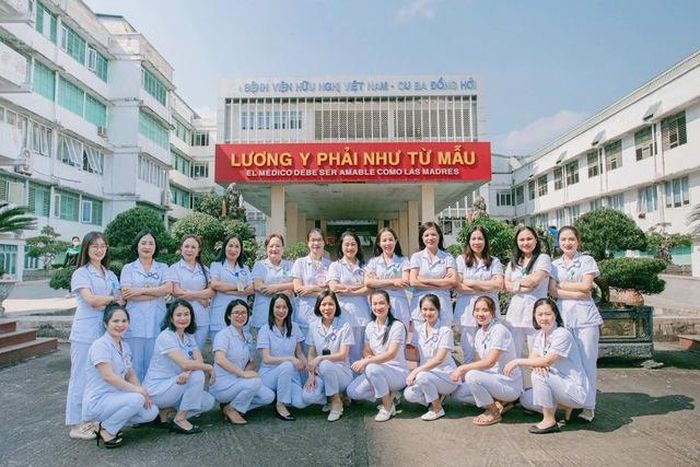 Đội ngũ hộ sinh là "đồng đội" không thể thiếu của các bác sĩ trong hành trình đón những đứa trẻ chào đời.