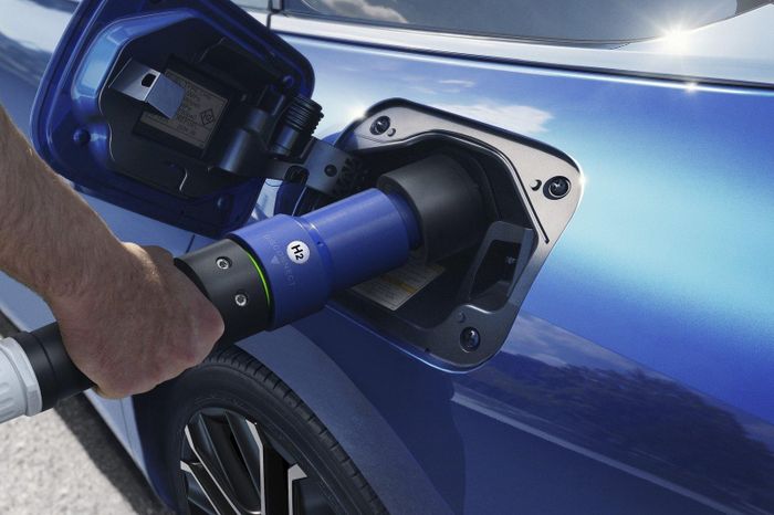 Chiến lược đa hướng, vốn kết hợp xe điện, hydrogen và nhiên liệu tổng hợp, đang dần trở thành lựa chọn an toàn hơn đối với các hãng xe toàn cầu, thay vì chỉ tập trung vào xe thuần điện như trước đây. 
