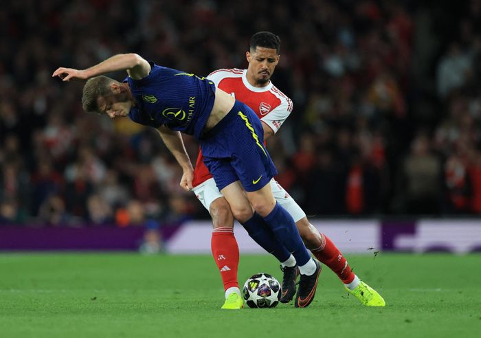  Arsenal tiếp tục cho thấy phong độ ấn tượng của hàng thủ. Đại diện Premier League bất bại từ đầu giải và chỉ để thủng lưới 4/15 trận. 