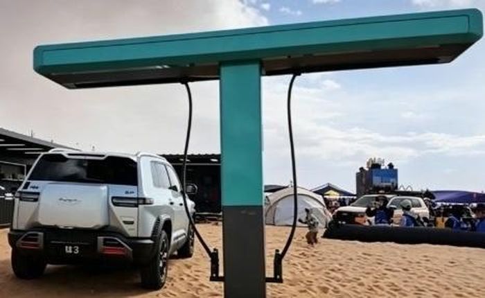  Hình ảnh trạm sạc siêu nhanh được lắp tại sa mạc Tengger. Ảnh: BYD Fans.