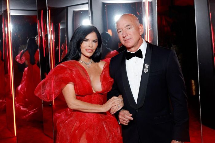Sở hữu khối tài sản ước tính hơn 263,5 tỷ USD theo Forbes, Jeff Bezos không chỉ được biết đến là một trong những người giàu nhất thế giới mà còn là chủ nhân của danh mục bất động sản trải dài khắp nước Mỹ, với tổng giá trị vượt 700 triệu USD. Ảnh: Stefanie Keenan/VF24.