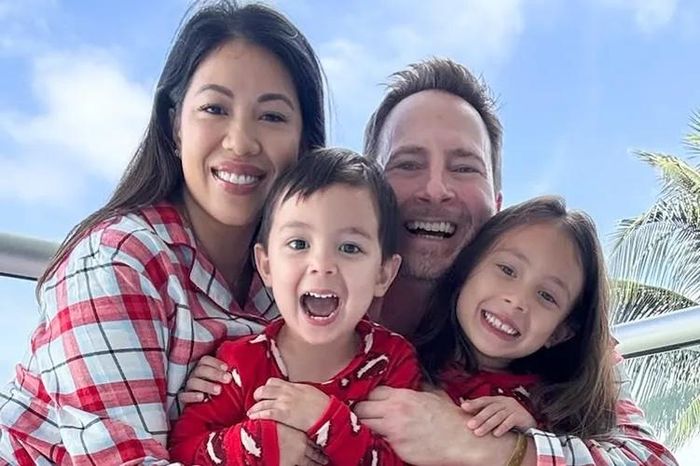  Thy Mitchell và Matthew Mitchell cùng 2 con nhỏ là Maya và Max. Ảnh: Thy Mitchell/Instagram. 