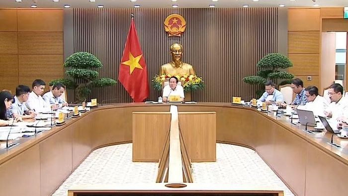 Phó Thủ tướng lưu ý cần thể hiện rõ Cổng Pháp luật quốc gia là kênh thông tin truyền thông chính thức về mọi hoạt động của Ban Chỉ đạo Trung ương về hoàn thiện thể chế, pháp luật. (Ảnh: VGP/Thu Sa)