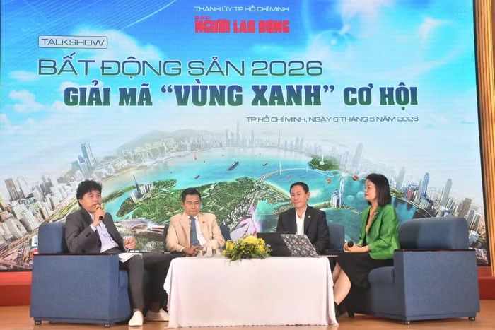 Các diễn giả, chuyên gia chia sẻ thông tin tại talkshow.