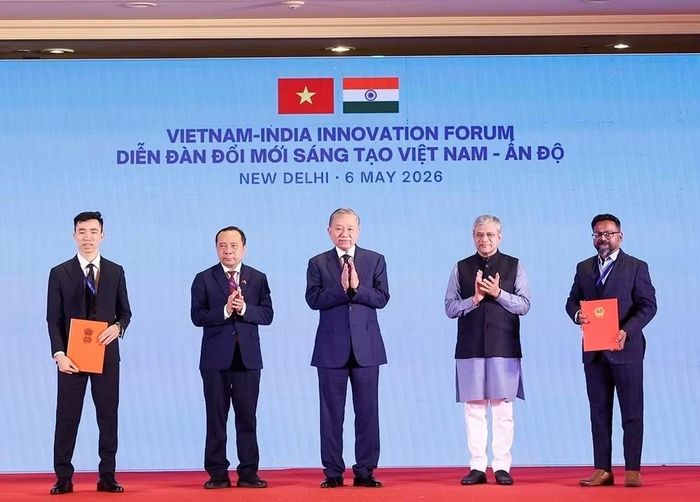 Tổng Bí thư, Chủ tịch nước Tô Lâm chứng kiến trao các văn kiện, thỏa thuận hợp tác giữa 2 nước.