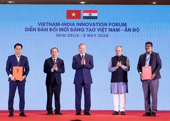 Tổng Bí thư, Chủ tịch nước Tô Lâm chứng kiến trao các văn kiện, thỏa thuận hợp tác giữa 2 nước.
