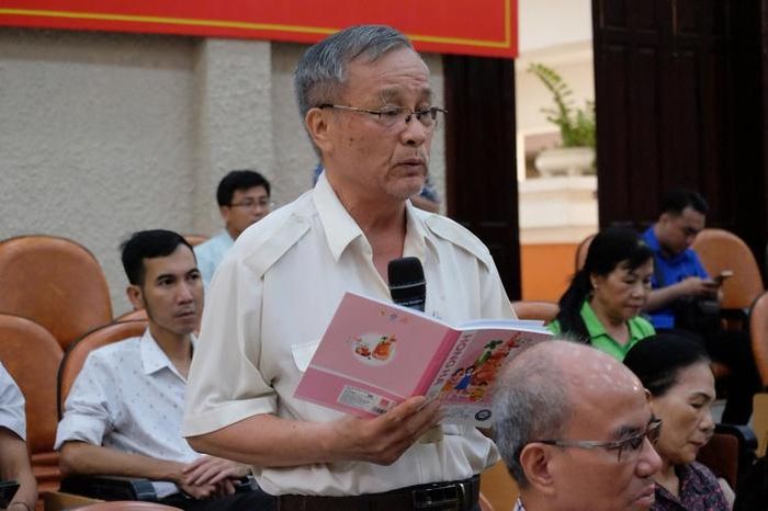 Cử tri Nguyễn Văn Đoài bày tỏ vui mừng khi khu đất số 1 Lý Thái Tổ (TP HCM) lâu năm không sử dụng nay đã thành công viên. Ảnh: LÊ VĨNH